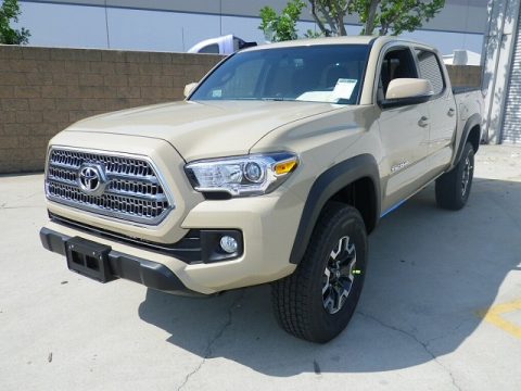 間もなく入庫　2016年　タコマ　４ＷＤ　ダブルキャブ　ＴＲＤオフロード　クイックサンドベージュ